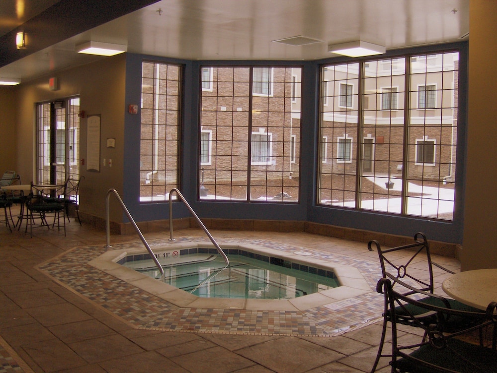 STAYBRIDGE SUITES DETROIT-NOVI 7/60