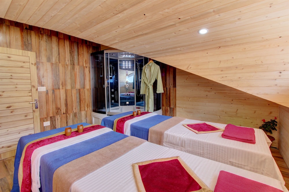 Hill County Resort 29/50