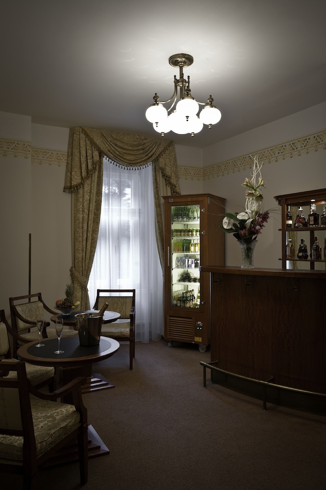 Amigo City Centre Hotel 6/62