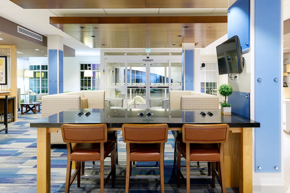 Holiday Inn Express Suites Sturbridge 43/54