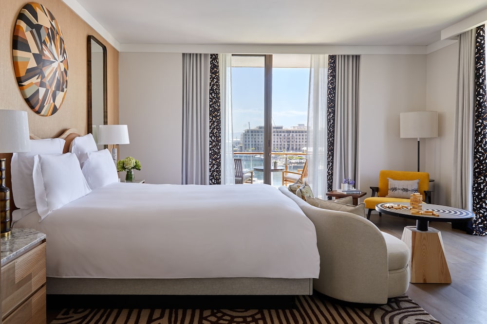 MARINA, STANDARD, KING BED, HARBOUR VIEW