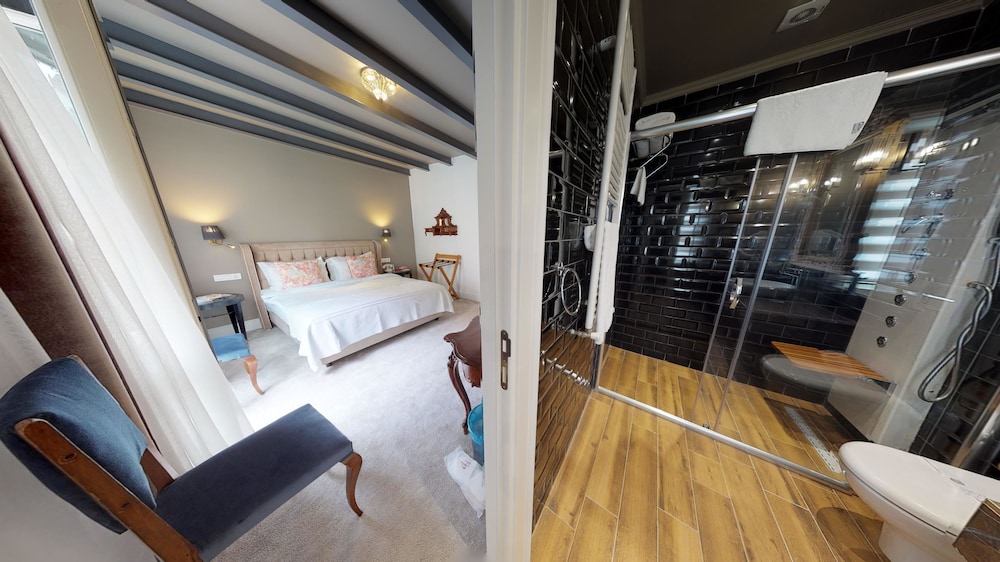 Faik Pasha Hotels 29/76