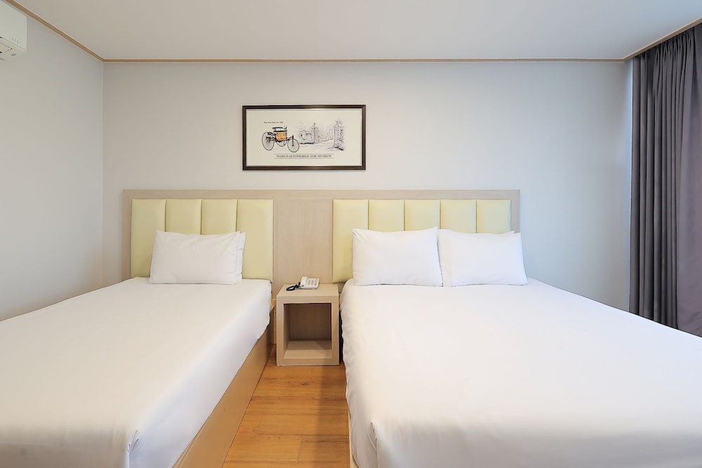 Shin Shin Hotel Jeju City 25/60