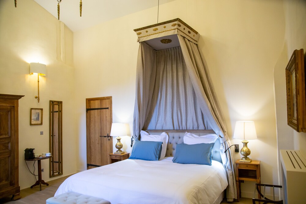 Compact, Standard, King Bed