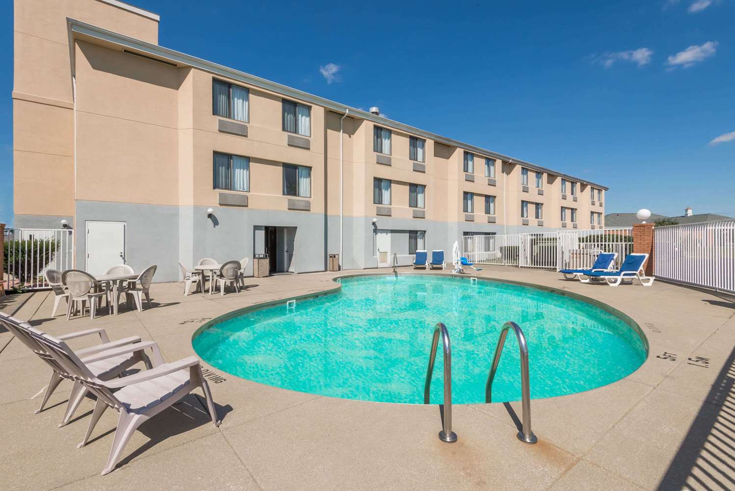 Super 8 by Wyndham Jasper 23/26