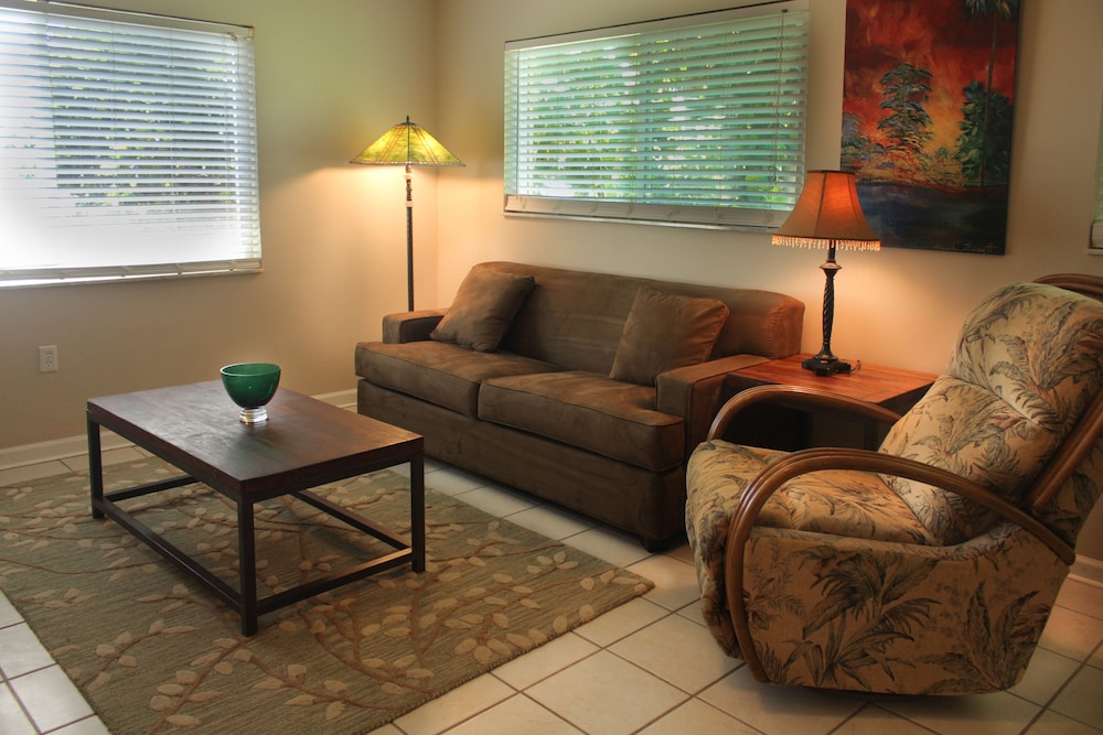 Beach Place Guesthouses 50/74
