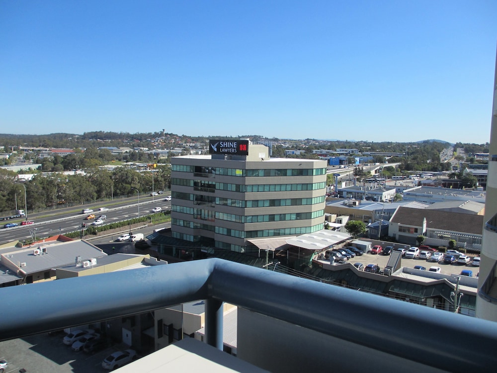 Springwood Tower Apartment Hotel 3/63