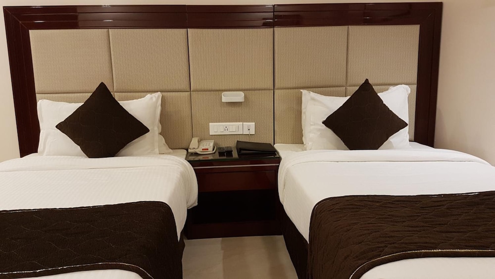 The Avr Hotels & Banquets 16/36