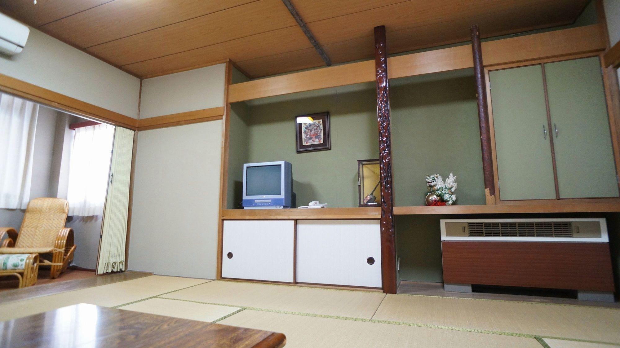 MODERN, TRADITIONAL, SHARED BATHROOM, TATAMI