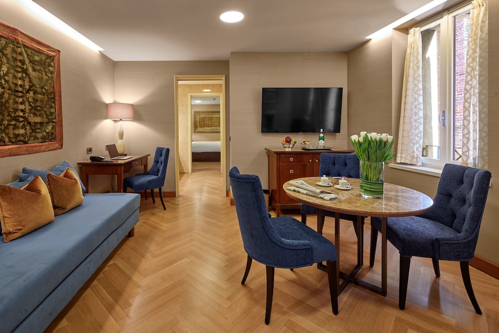 Hotel Accademia Verona 53/80