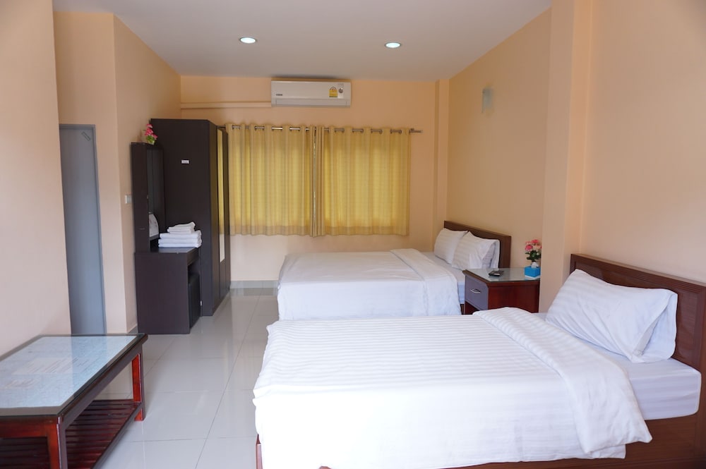 Jirasin Hotel & Apartment 7/24