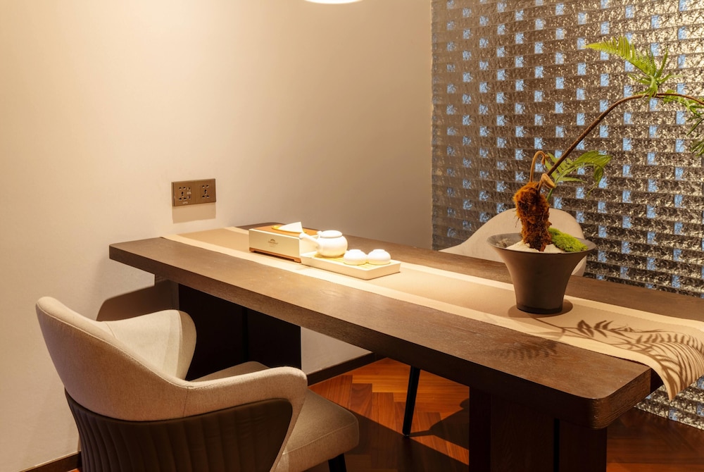 Howard Johnson By Wyndham Phnom Penh Tk 43/57