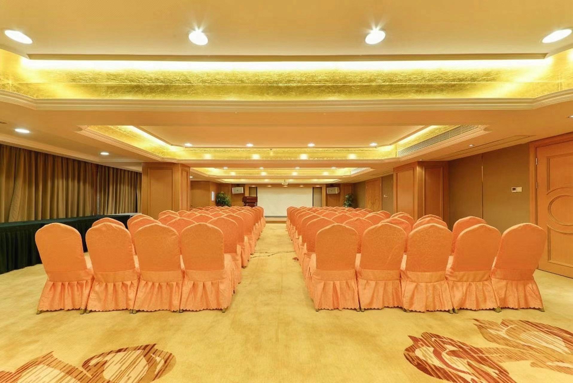 Vienna International Hotel (Shenzhen Fuyong Convention and Exhibition Center) 27/36