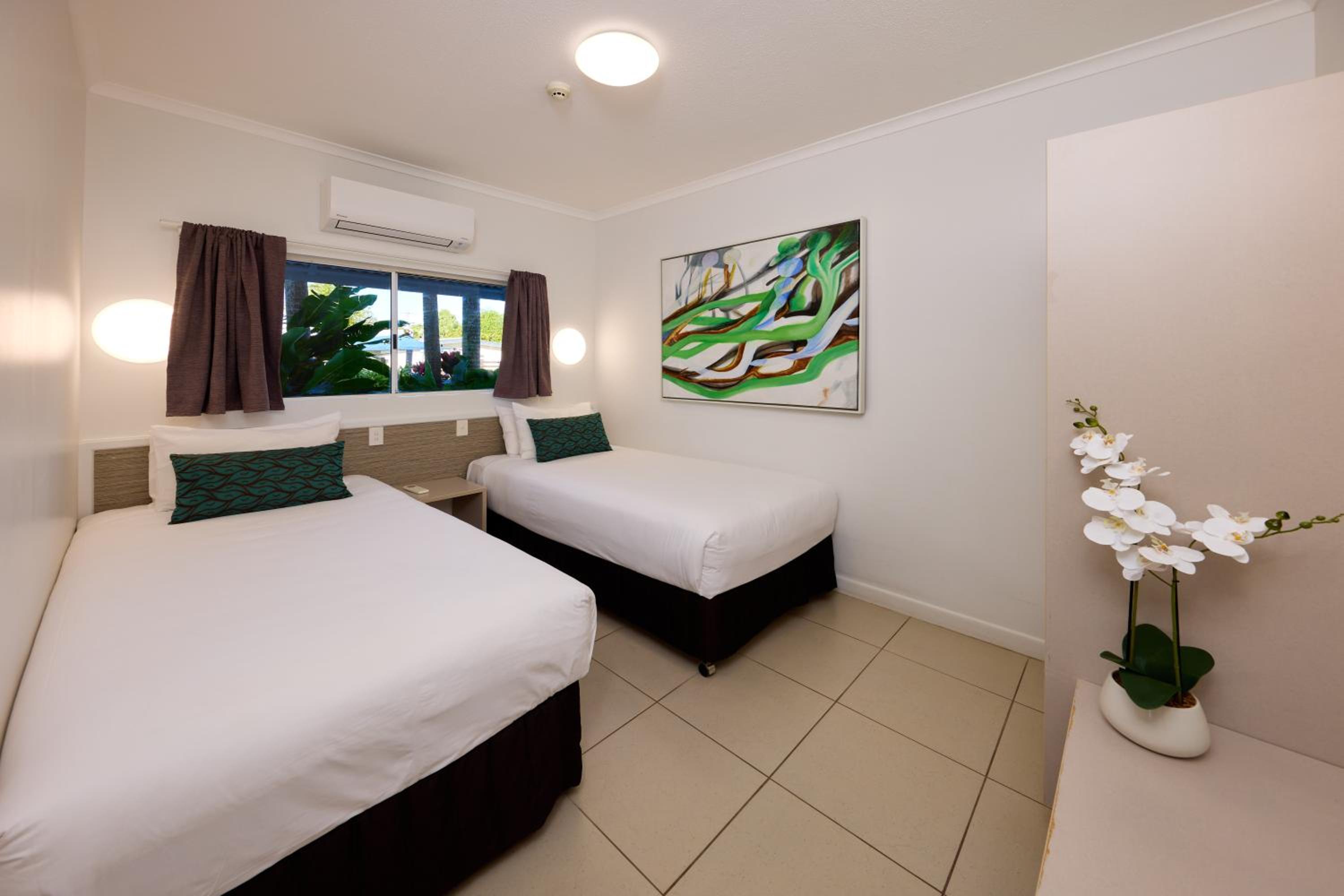 2 Bedrooms, Apartment, Beach Front