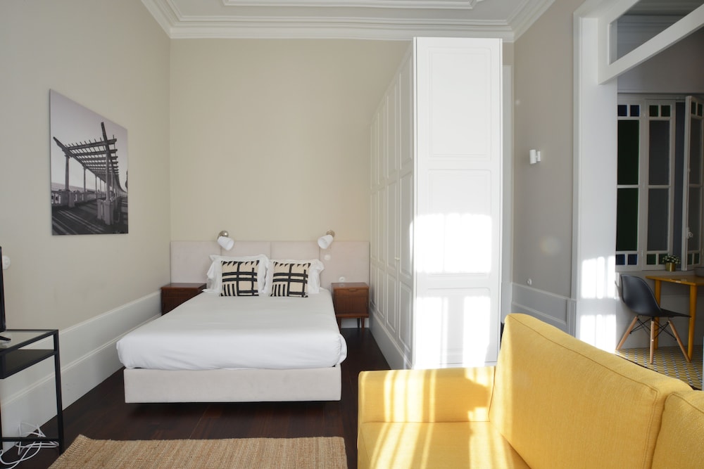 ROOM, DOUBLE BED