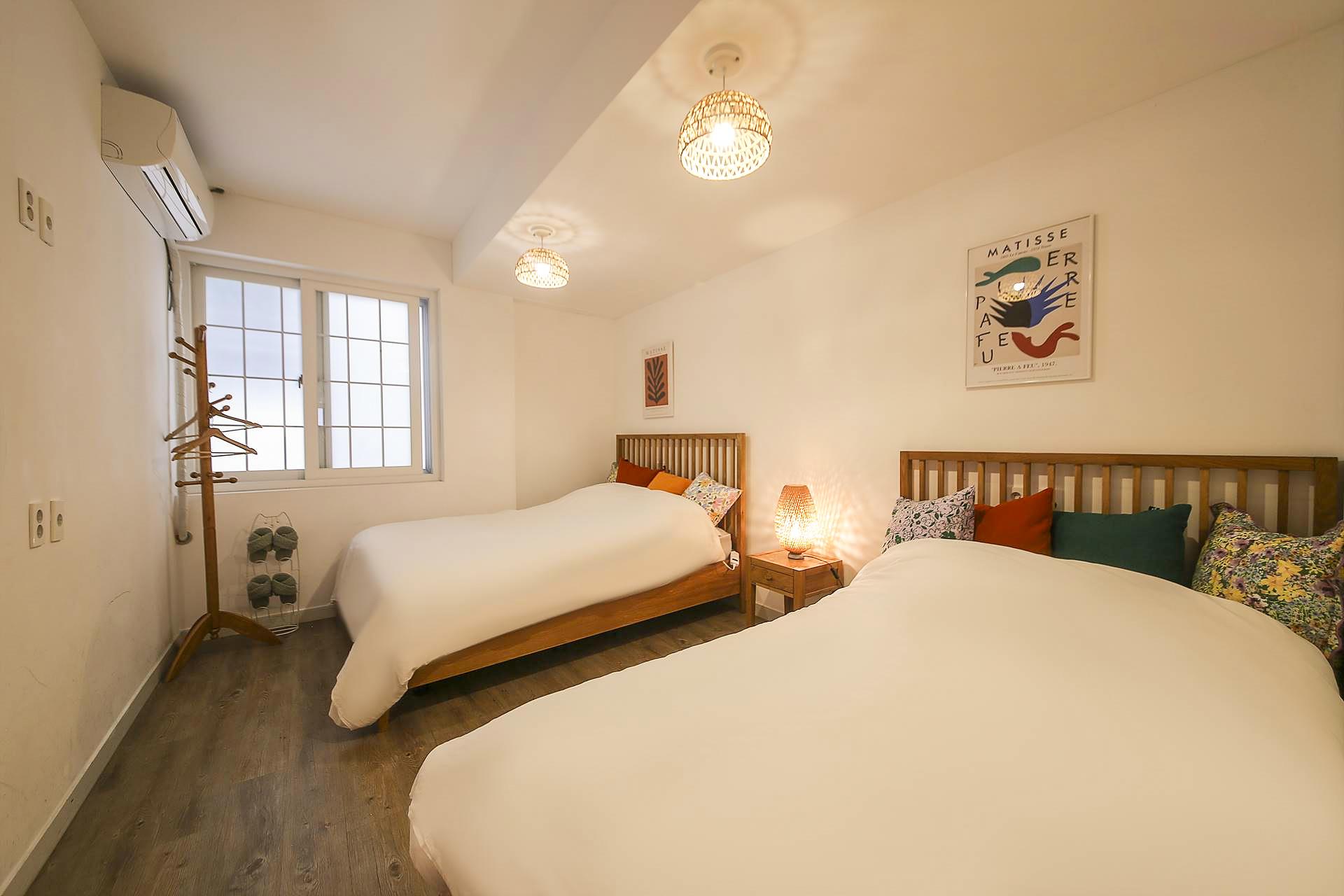 Female Only, Twin Beds