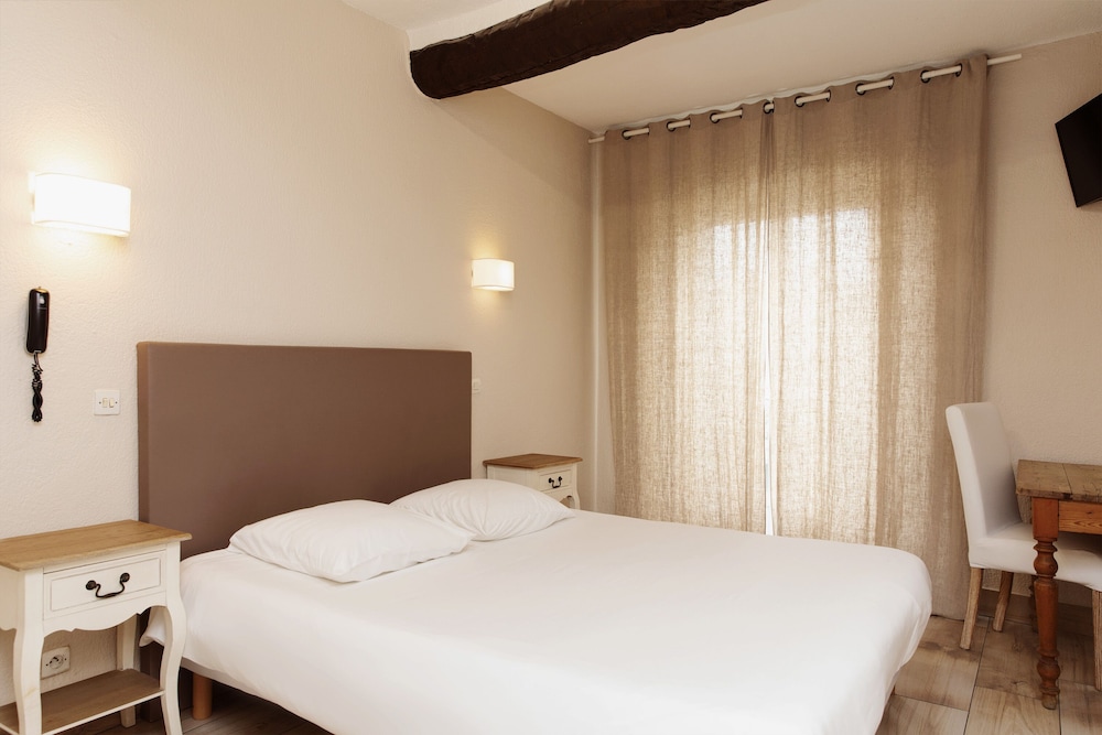 Coq Hotel 13/50