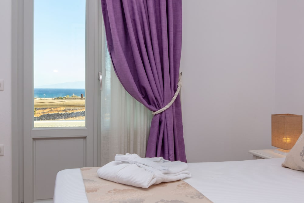 Sun and Moon Villas and Suites 28/72