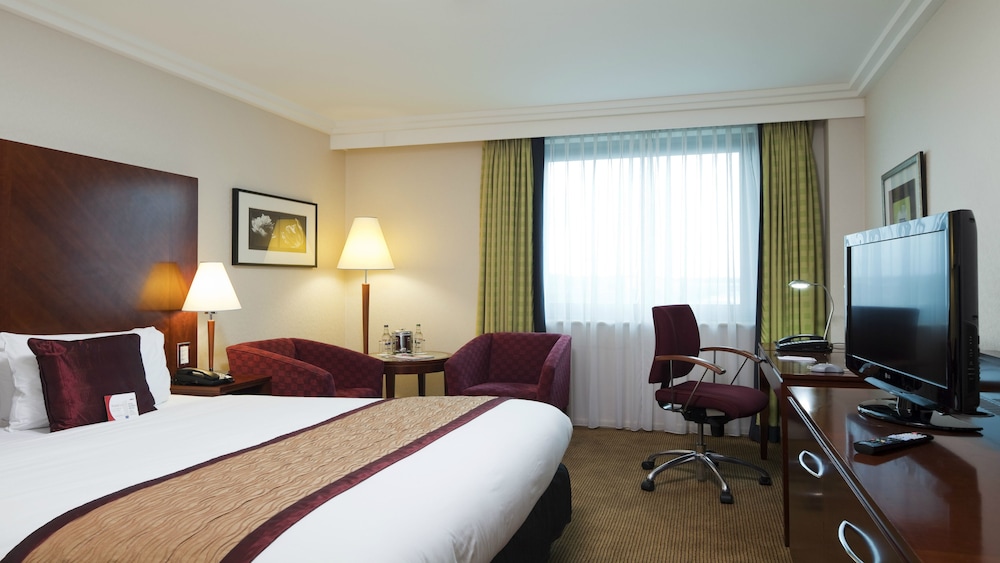 Crowne Plaza Birmingham Nec 28/77