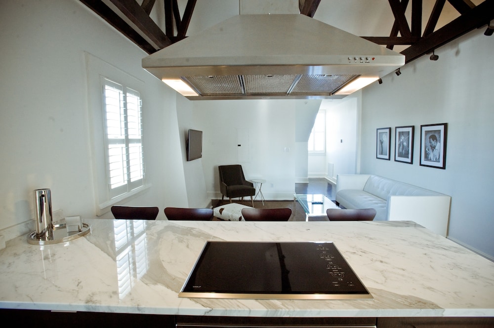 Melrose Mansion 52/68