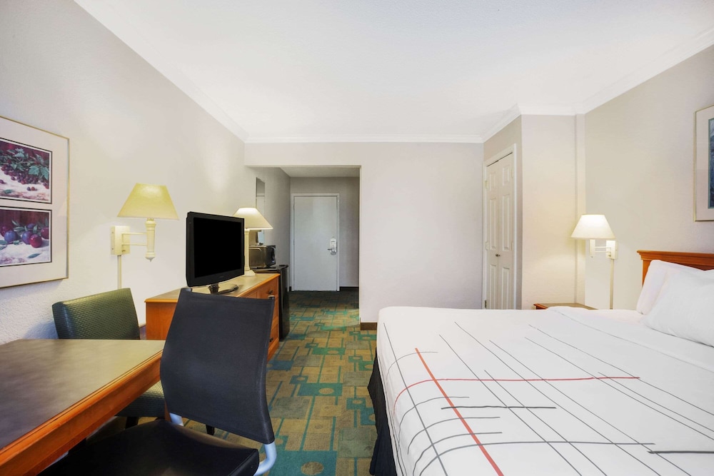 Days Inn by Wyndham Del Rio 13/55
