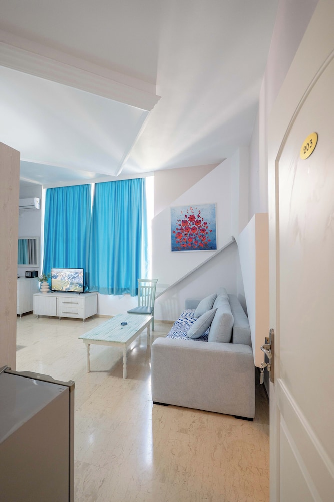 Hotel Saranda 58/79