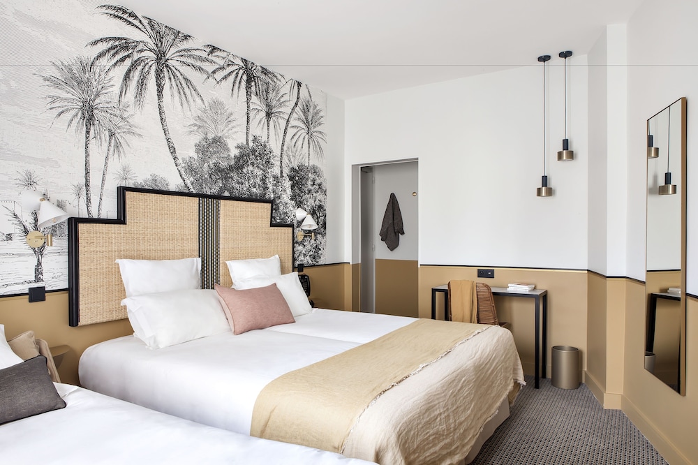 Family, 1 Single and 2 Double Beds