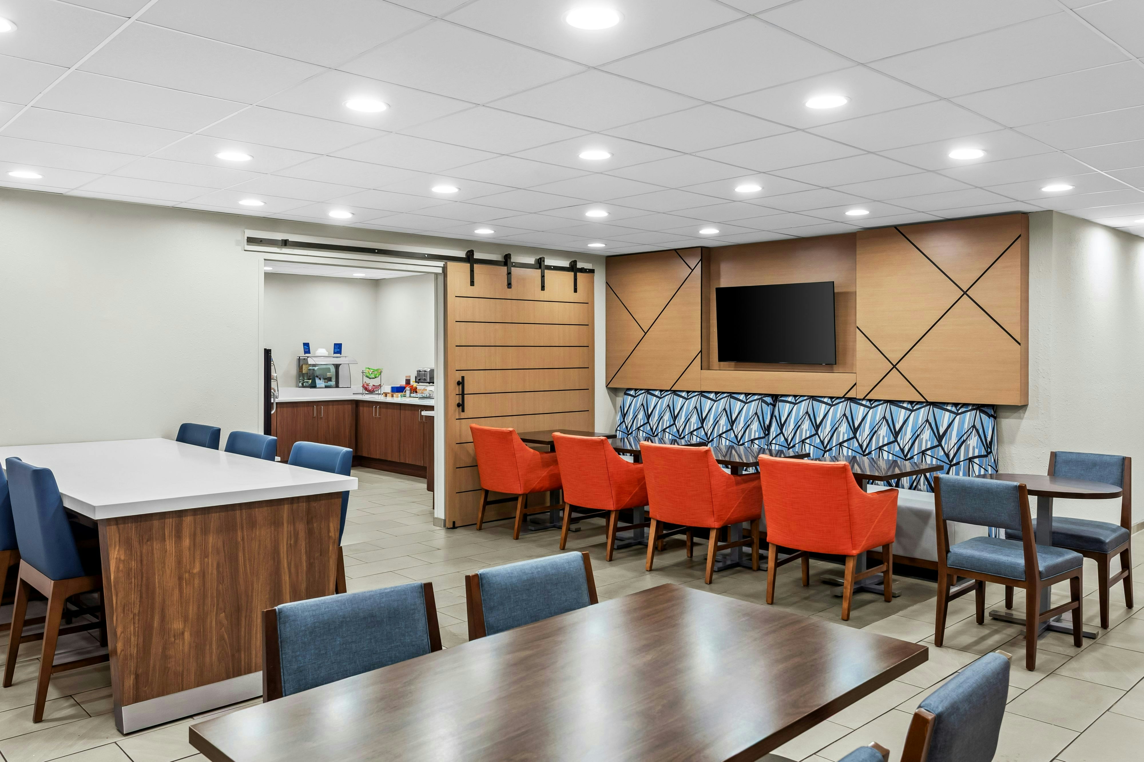 Holiday Inn Express Hotel And Suites Charleston Southridge 37/50