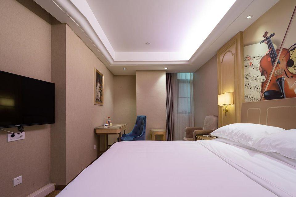 Superior, Queen Bed