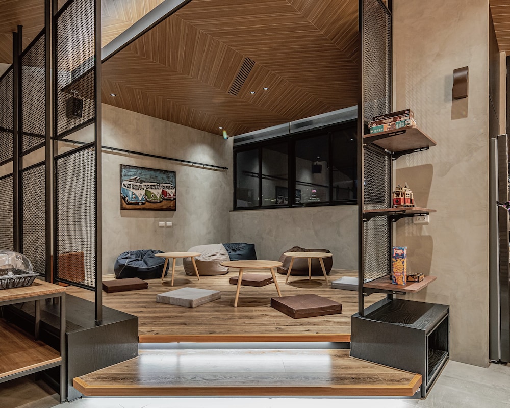 Oinn Hotel and Hostel 37/56