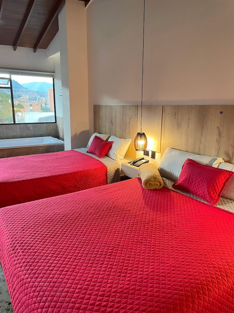 شقة سوبيريور بسرير مزدوج وسريرين منفصلين بإطلالة على المدينة بجاكوزي، Ofix Hotel 3/10