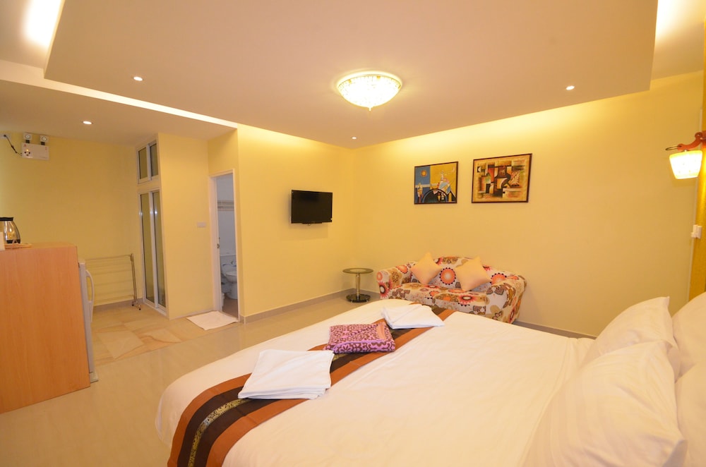 ROOM, POOL SIDE