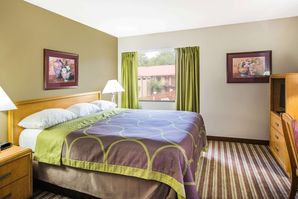 Super 8 By Wyndham Oxford 8/24