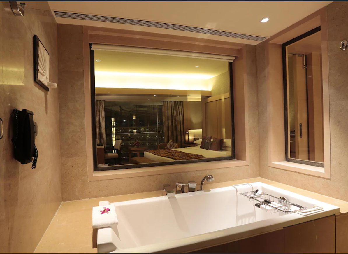 Suite, Double Bed, Lagoon View, Sahara Star Mumbai 2/2
