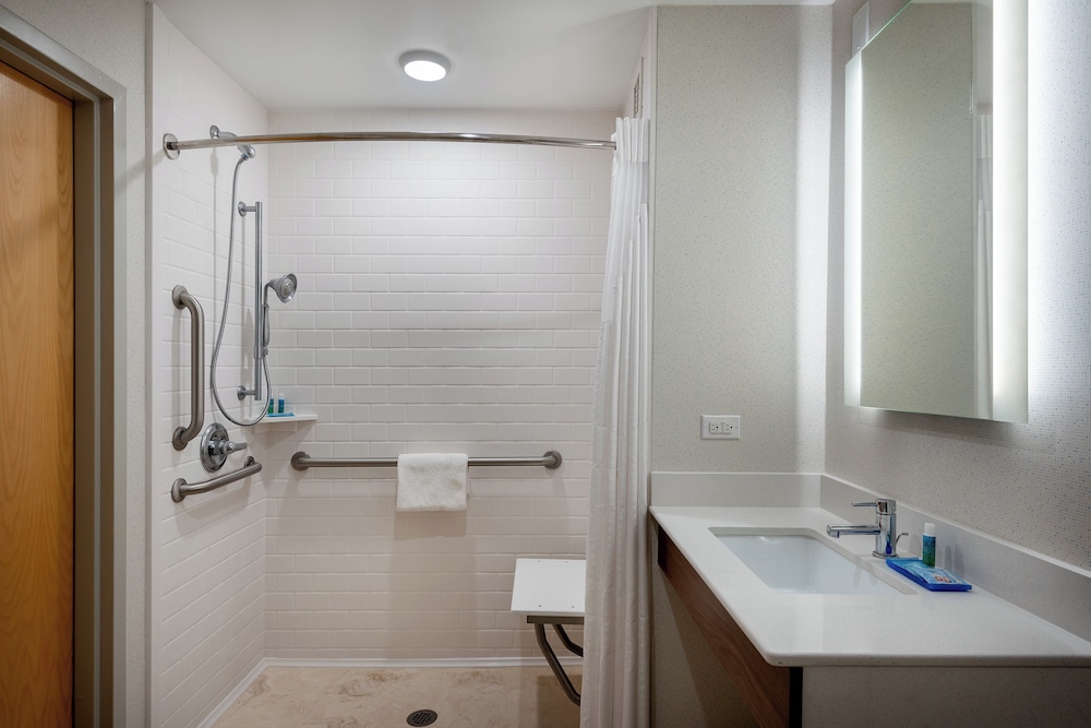 Holiday Inn Express Hotel & Suites Daphne 72/74