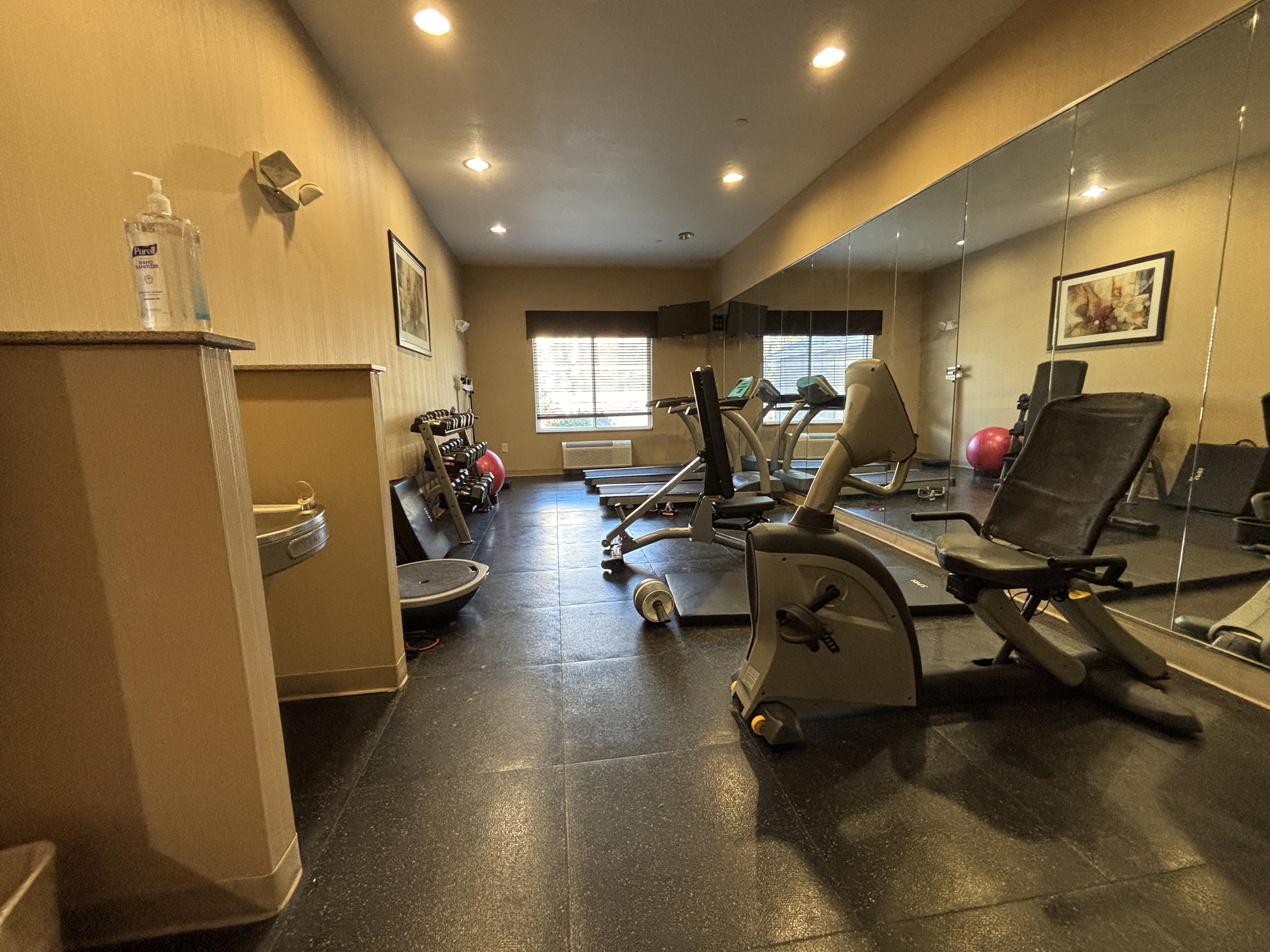 Holiday Inn Express Suites Belle Vernon 24/39