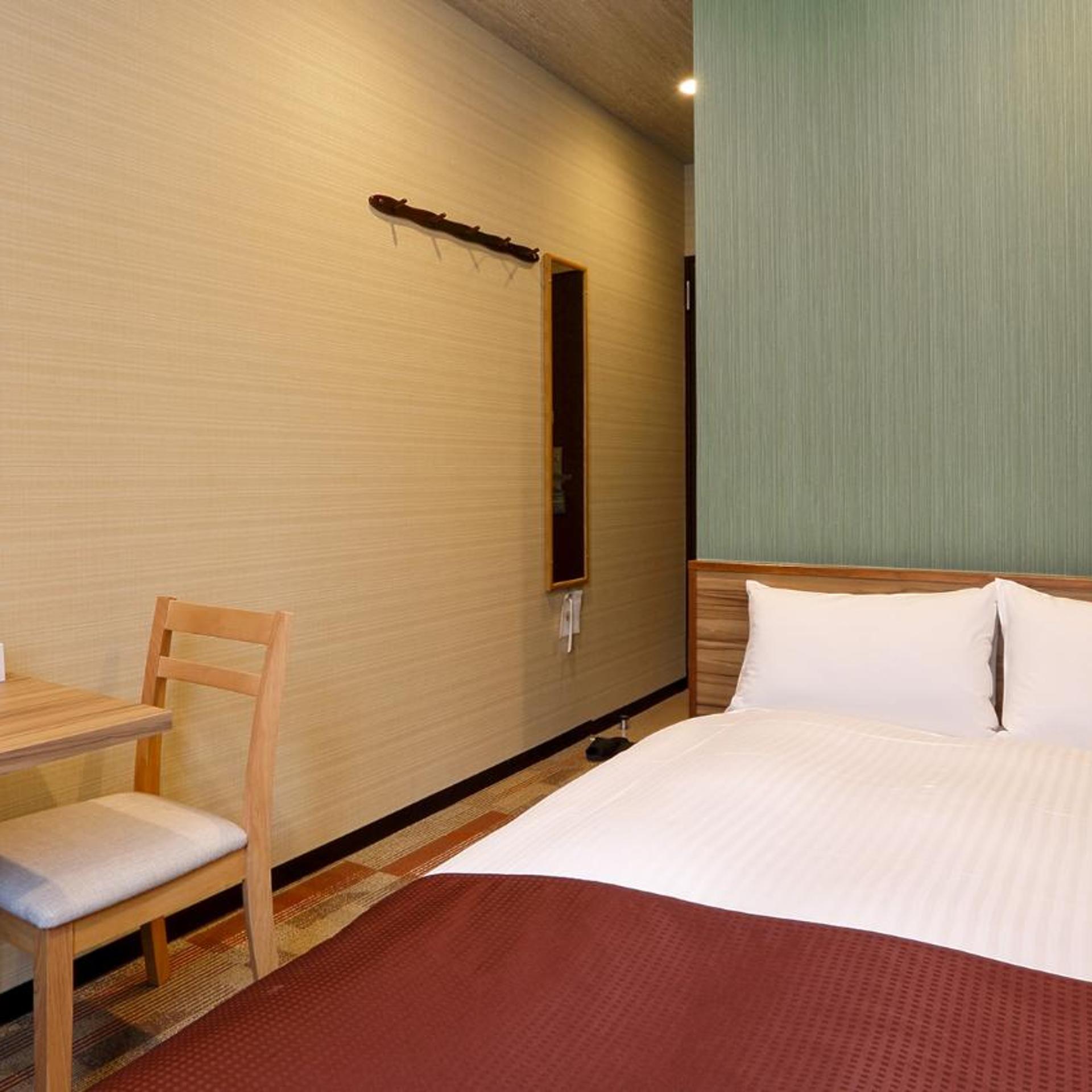 Plus, Semi Double Bed