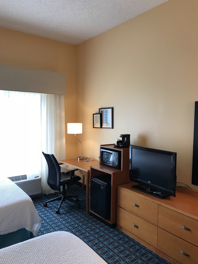 Fairfield Inn Suites Mcallen Airport 23/24