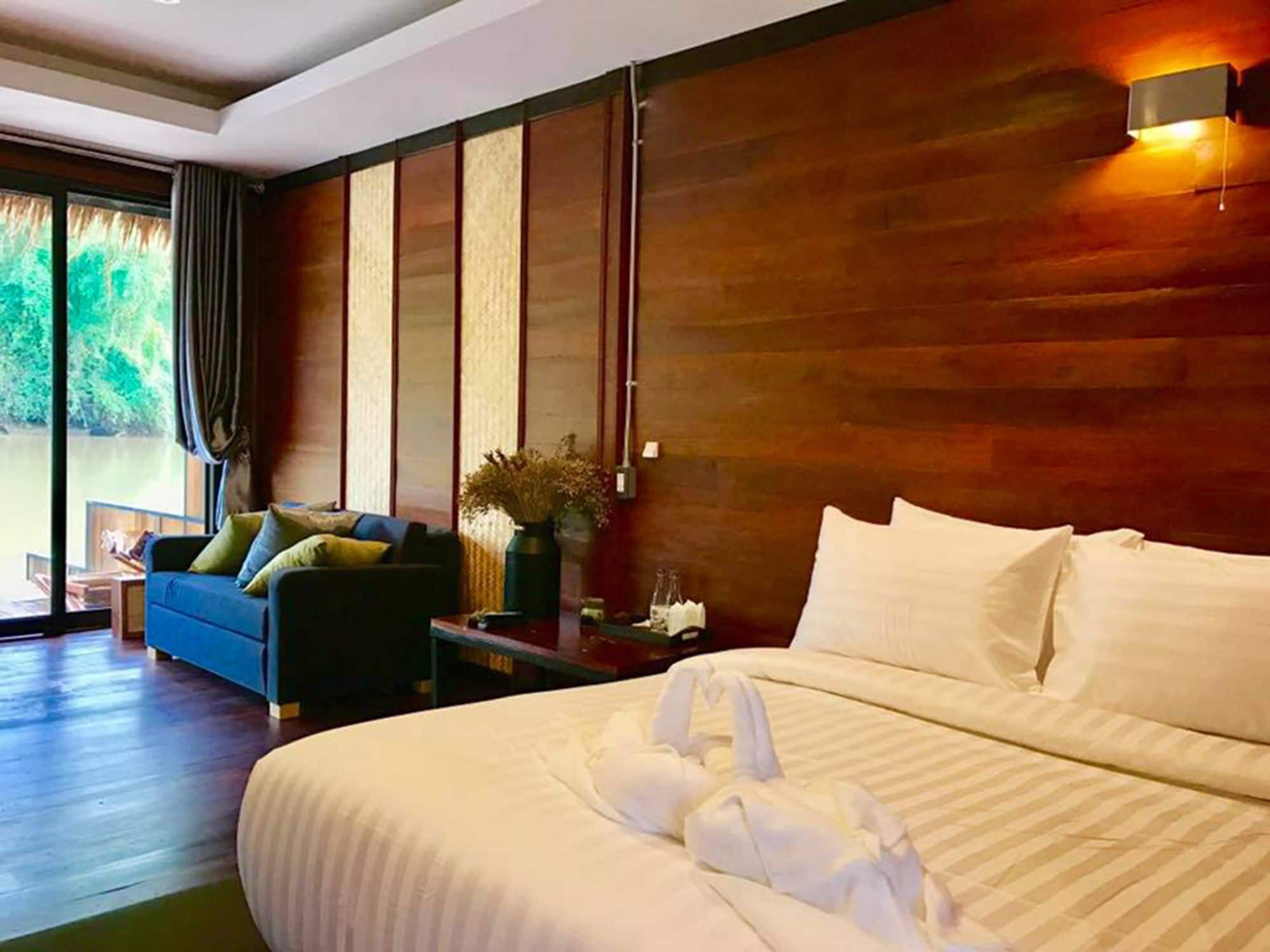 ROOM, ROOF ZONE