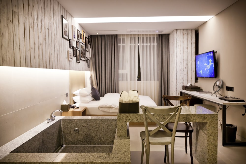 Hotel The Designers Hongdae 68/80