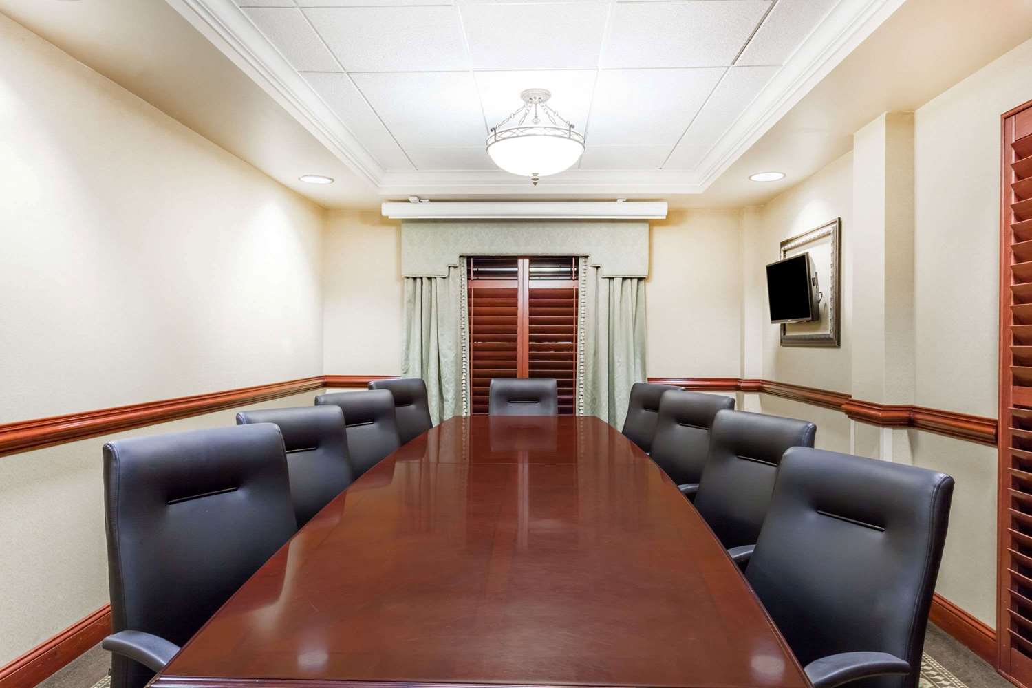 Wingate by Wyndham Columbia / Lexington 16/18