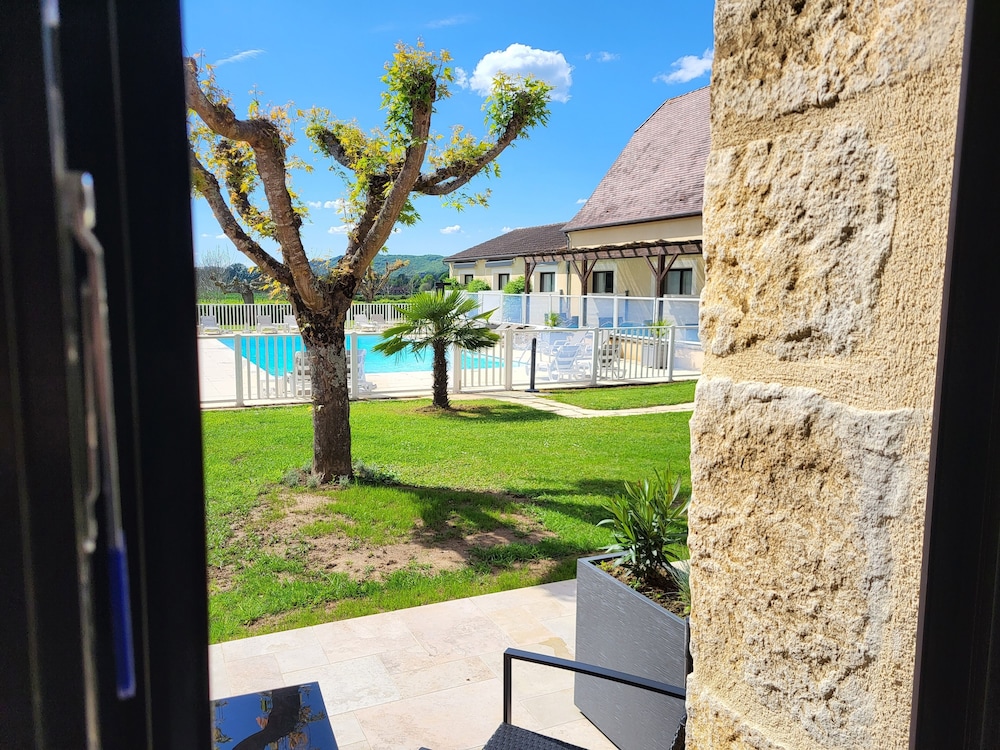 HOTEL L OUSTAL 41/50