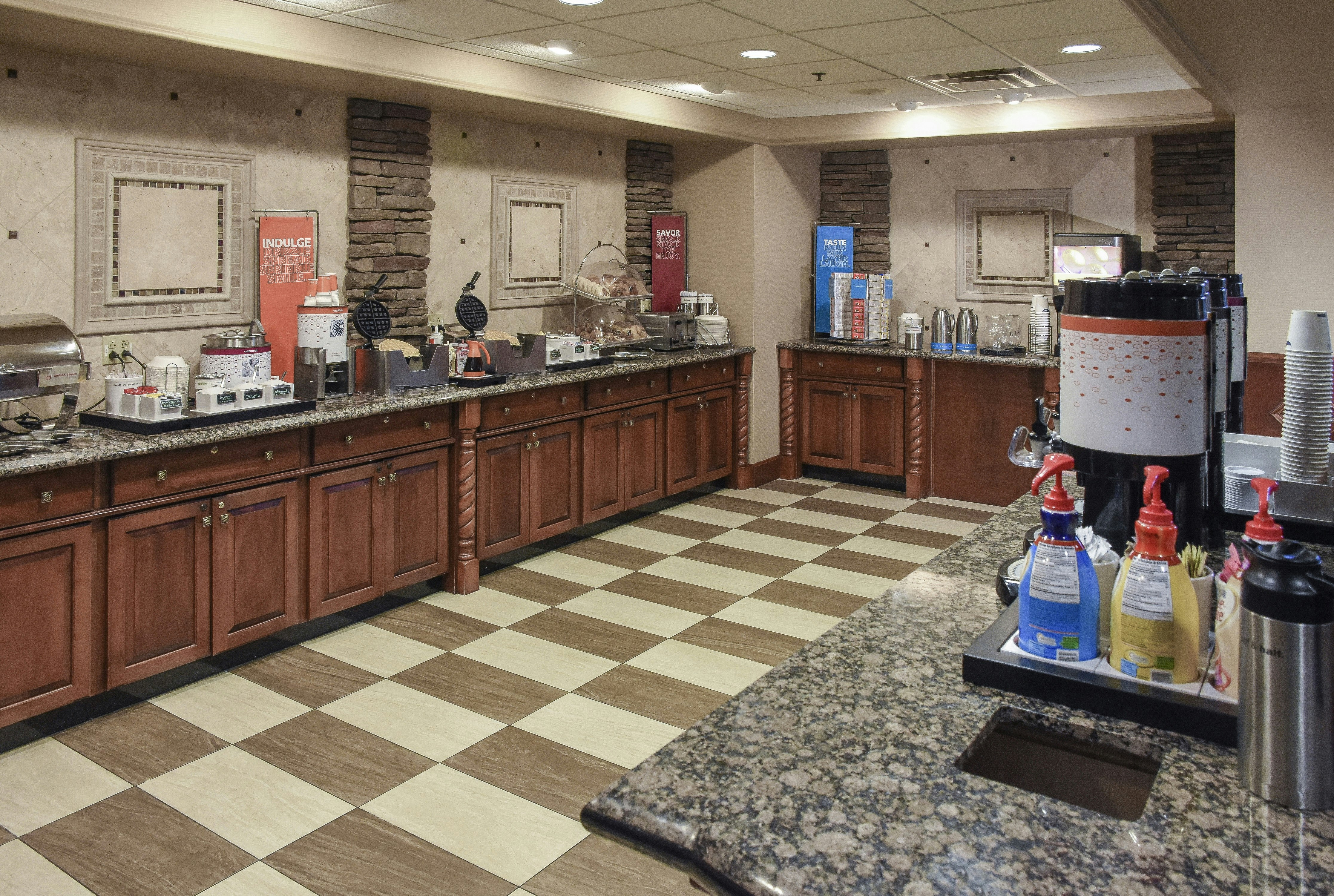 Lobby at Hampton Inn & Suites Youngstown - Canfield, CANFIELD - OH