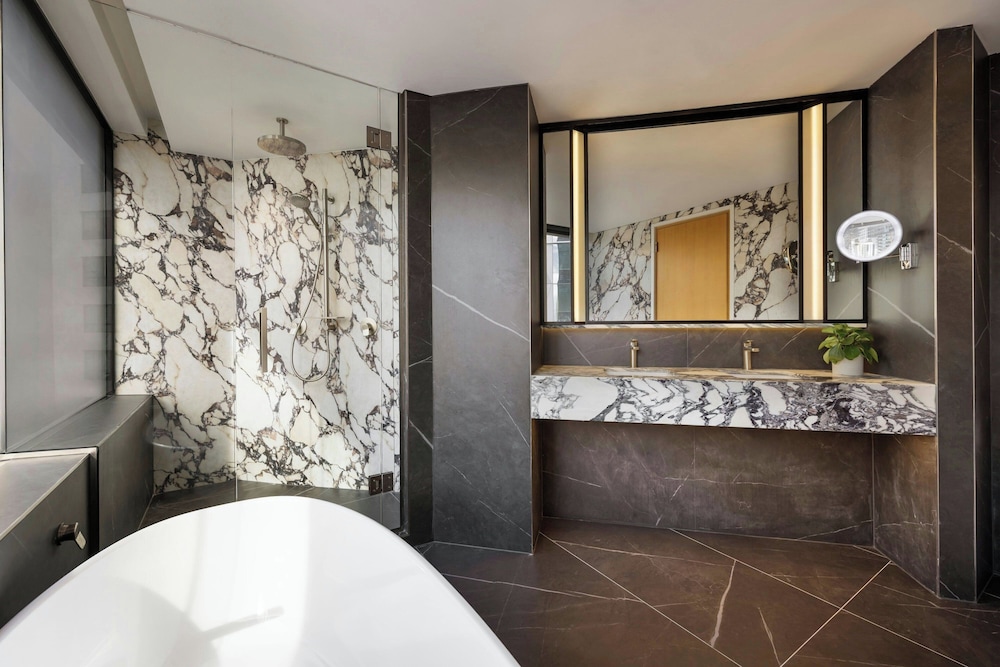 JW Marriott Auckland 66/67
