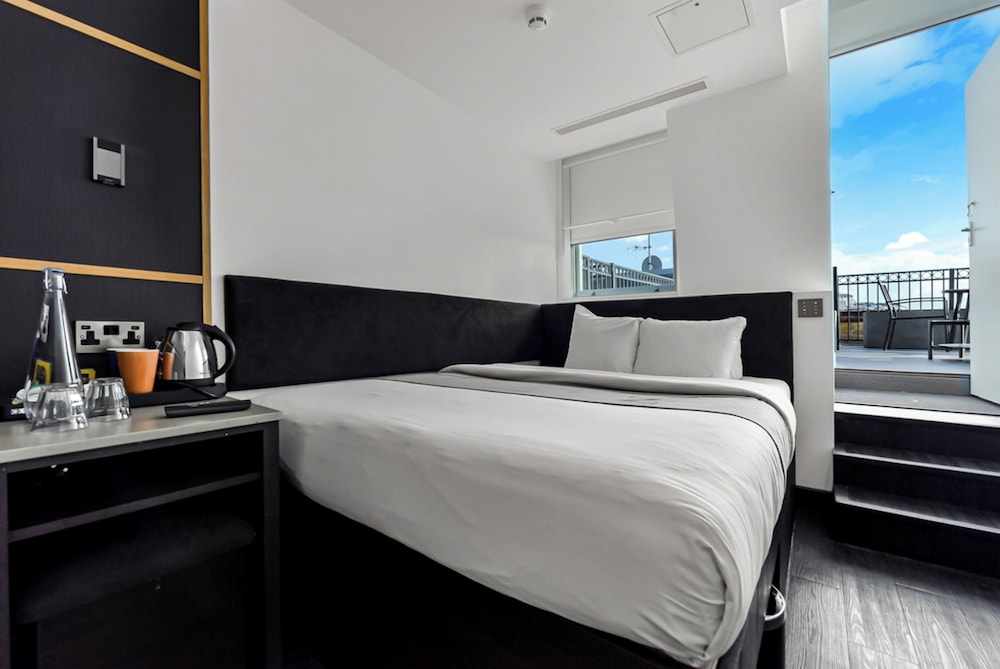 GARDEN, JUNIOR SUITE