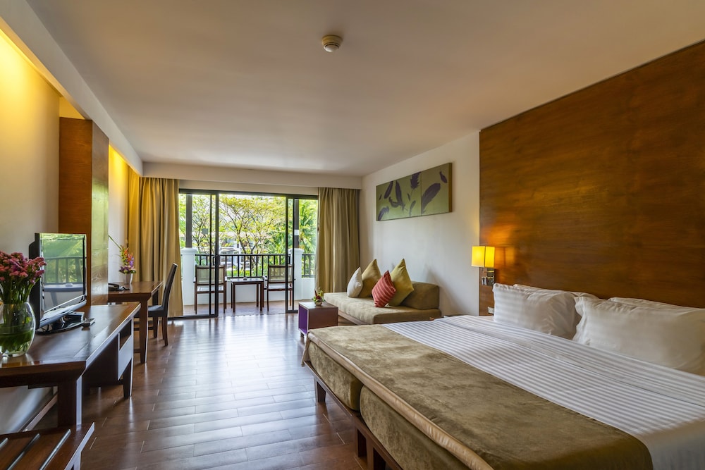 GRAND, DELUXE, DOUBLE OR TWIN BED
