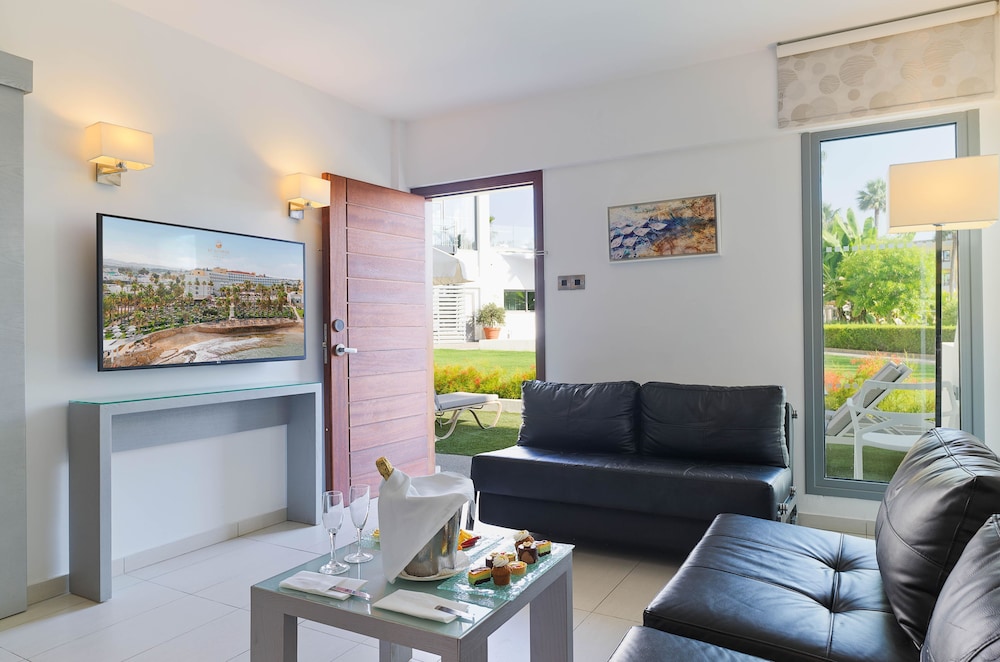 St. George Beach Hotel & Spa Resort - Adults Only 89/139