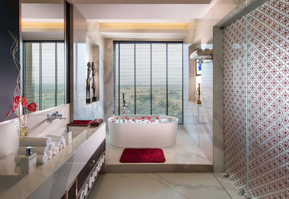Sandal Suites Op. By Lemon Tree Hotels 50/50