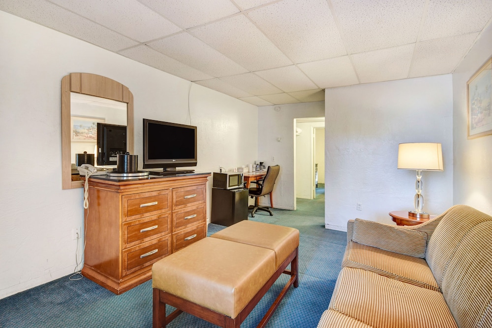 Rodeway Inn Suites 9/28