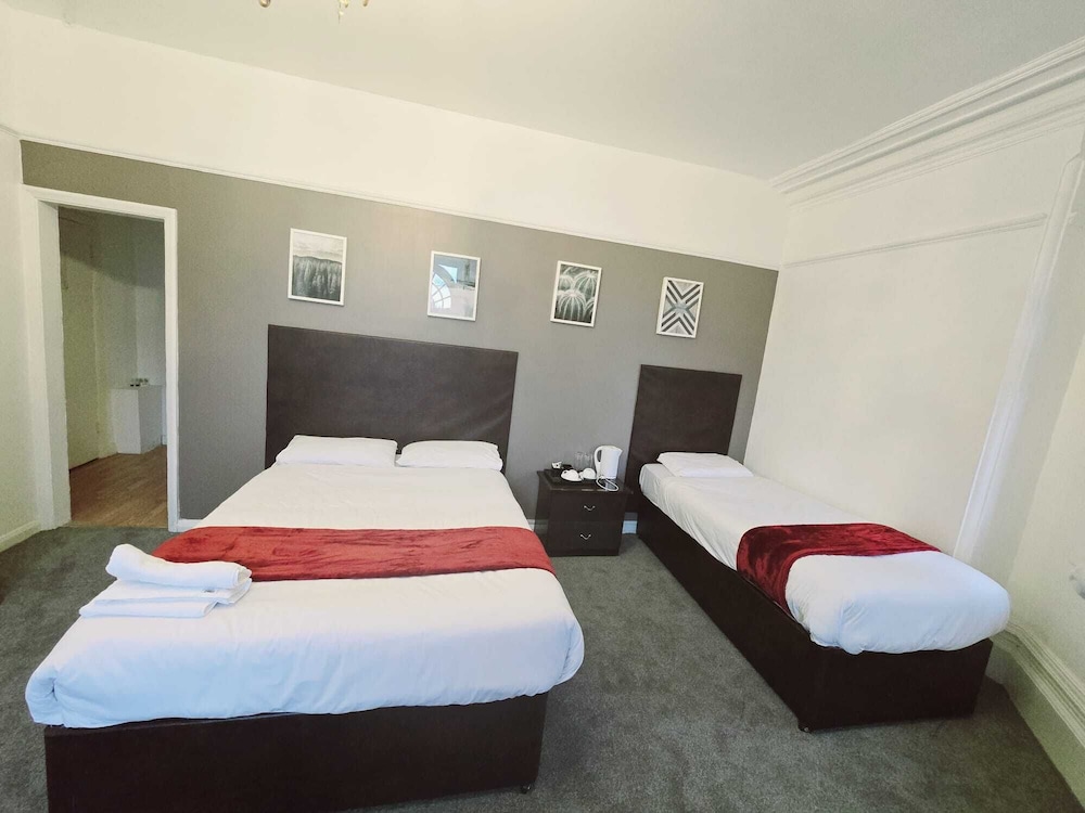 Kingswood Hotel 15/25